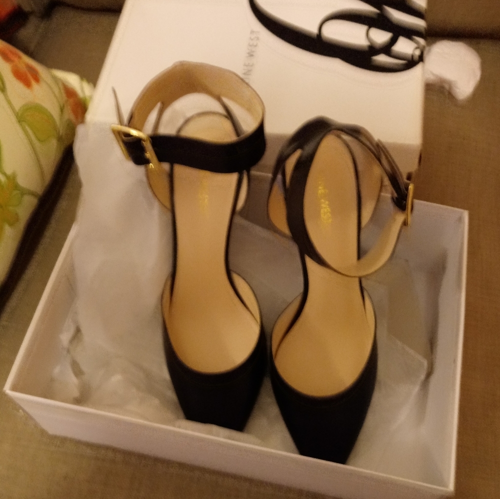 Nine West Black leather ankle strap pumps size 10M